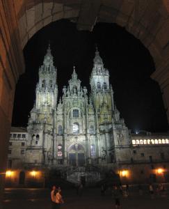 Conocer Galicia es más fácil ahora con Yakart Centro Caravaning. La visita a la catedral de Santiago es obligatoria.