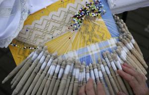 Almagro, Plaza Mayor y Palacios entorno al Corral de Comedias.. Los encajes de bolillos manchegos