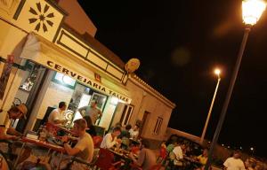 Cabo de San Vicente, puesta de sol, playas y mucho surf. Comer en Sagres sigue siendo barato