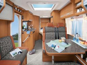 Conocer Galicia es más fácil ahora con Yakart Centro Caravaning. Interior de una de las autocaravanas que podrás encontrar en Yakart